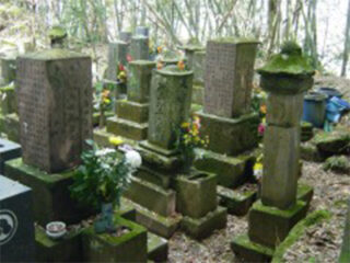 本田兄弟の墓碑